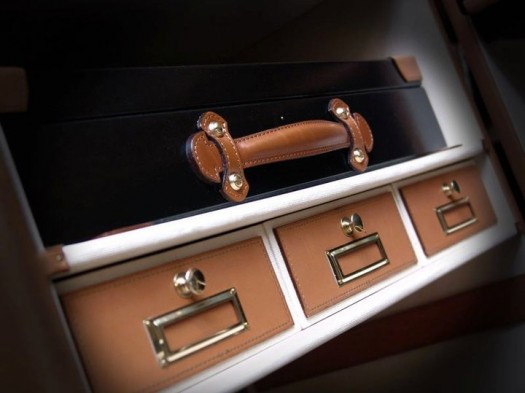 The Royal Treatment Professional valet box playing inside... The Royal Treatment Professional valet box playing inside...
