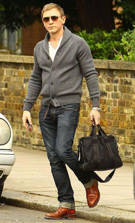 Daniel Craig op Crockett and Jones boots (model: Skye) Daniel Craig op Crockett and Jones boots (model: Skye)